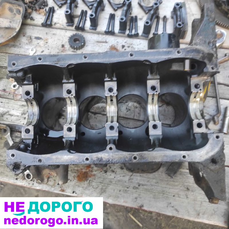 Блок циліндрів Opel Kadett, 1.6 літра, бензин, 1989 рік.