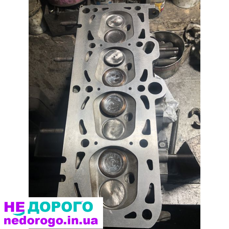 Двигун 1.6 AKL/APF для VW Golf/Bora, Skoda Octavia, Audi A3. Випущений у 2000-х роках. Працює на бензині.