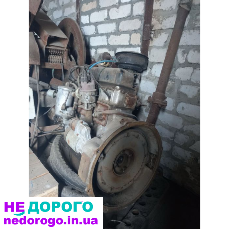 Двигун ГАЗ 24, модель 24, випущений у 1970 році, об'єм 2.5 літра, працює на бензині.