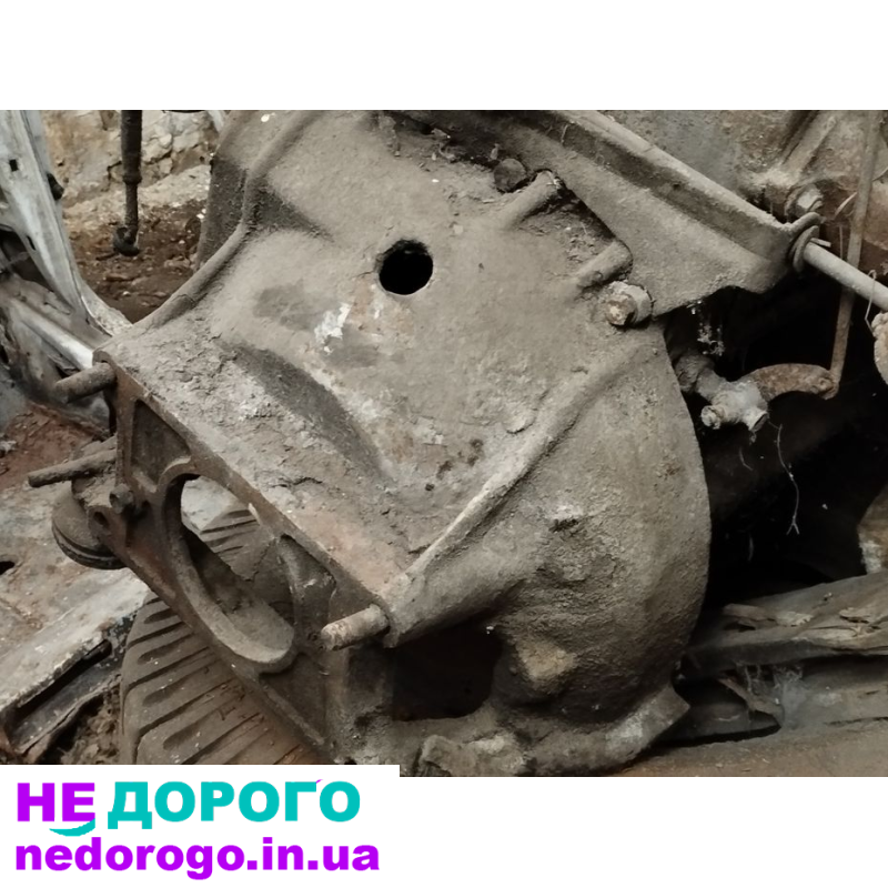 Двигун ГАЗ 52, модель 52, випущений у 1952 році, об'єм 3,5 літра, працює на бензині.