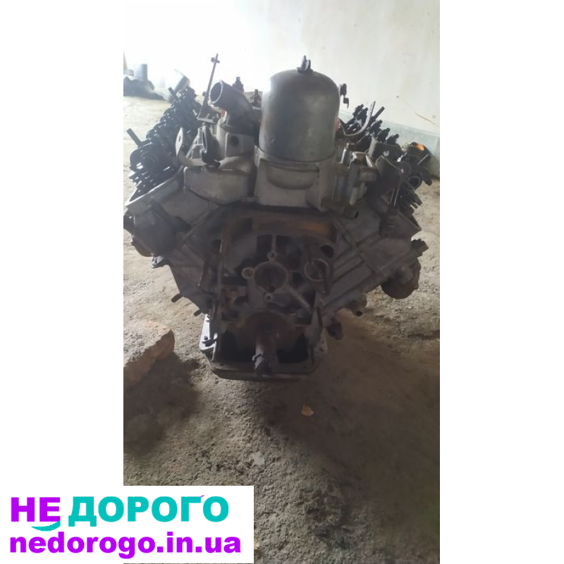 Двигун ГАЗ-53, модель 53-12, випущений у 1961 році, об'єм 4,25 літра, працює на бензині.
