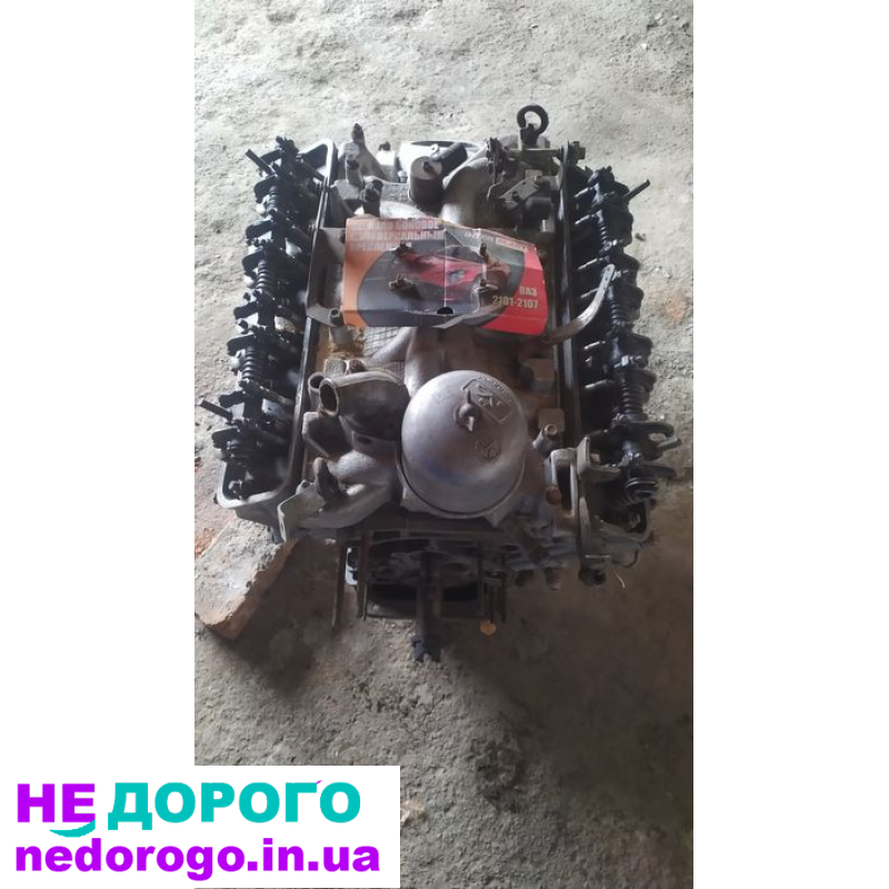 Двигун ГАЗ-53, модель 53-12, випущений у 1961 році, об'єм 4,25 літра, працює на бензині.