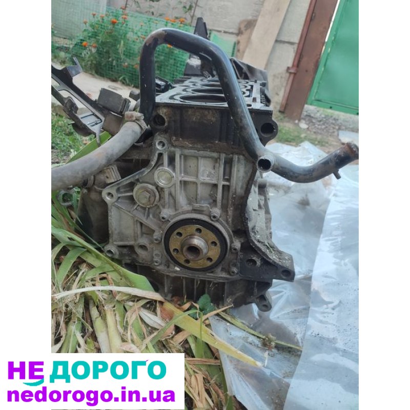 Двигун Volkswagen Golf 4 1.6л 2002 року, бензиновий, блок двигуна.