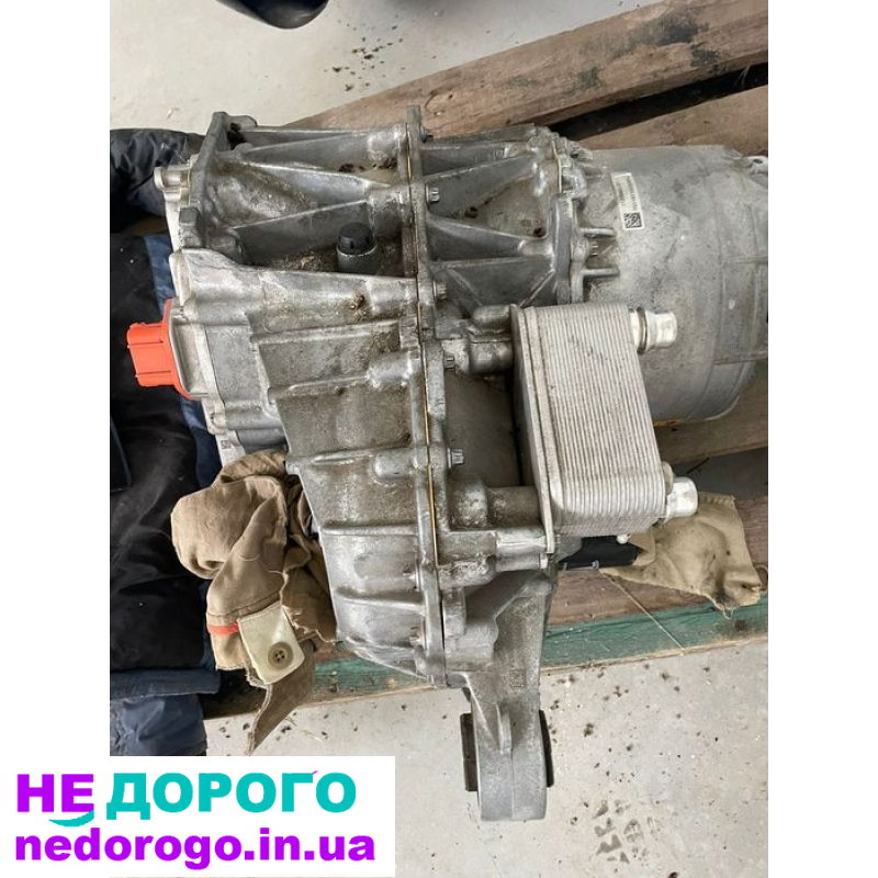 Двигун Tesla майже новий в зборі