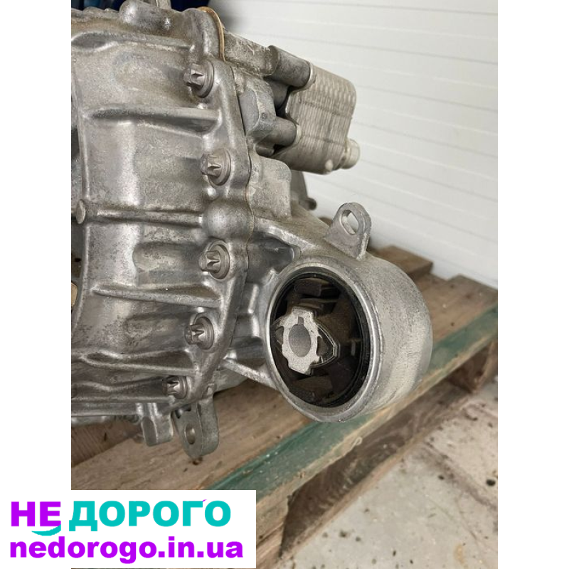 Двигун Tesla майже новий в зборі