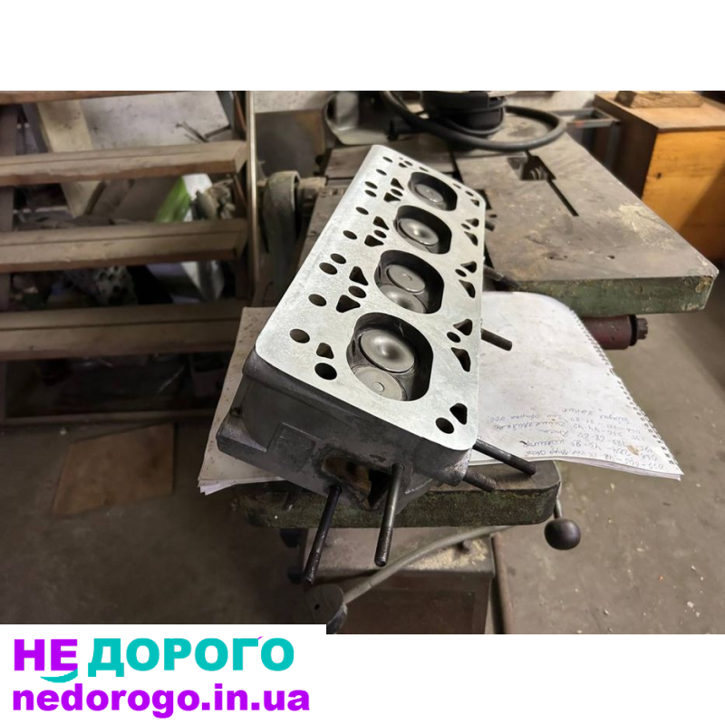 Головка двигуна ГАЗ 2410, модель 402, 1985 рік, об'єм 2.5 л, бензин.