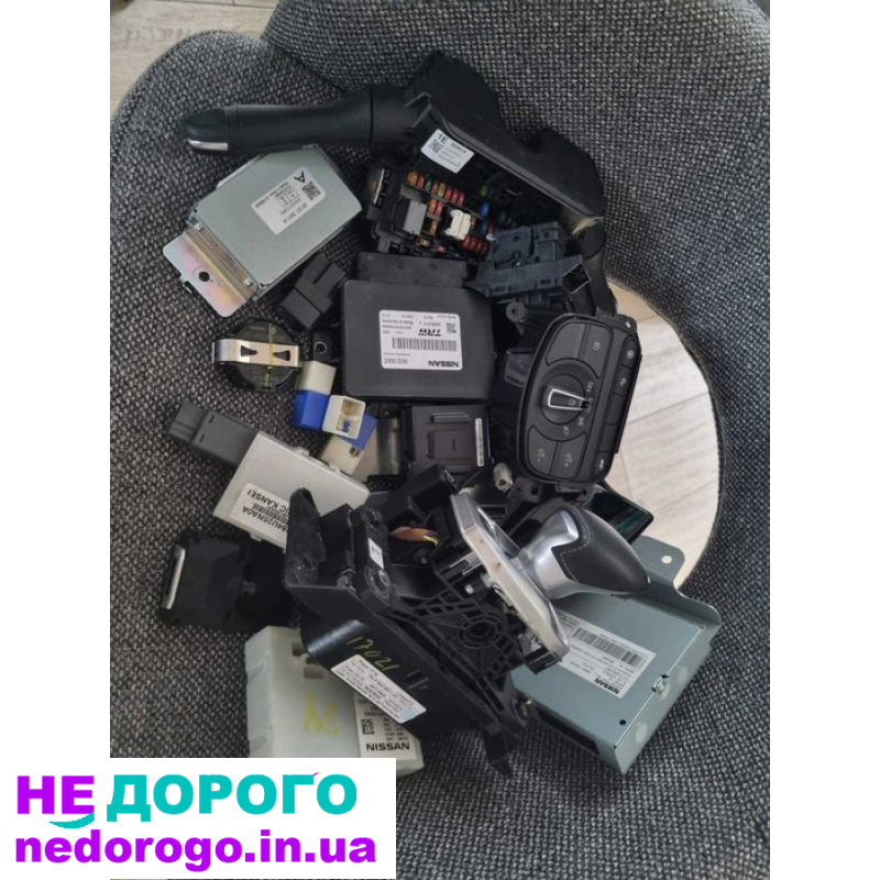 Двигун INFINITI QX50 J55 2018-2020 2.0 л бензин. Коробка передач автомат. Салон чорний шкіра. Ходова частина в хорошому стані.