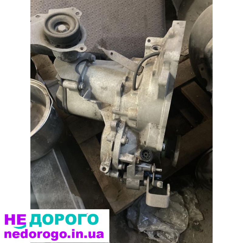 Коробка для гольфу Volkswagen Golf, модель GTI, 2019 рік, 2.0 літра бензиновий двигун.