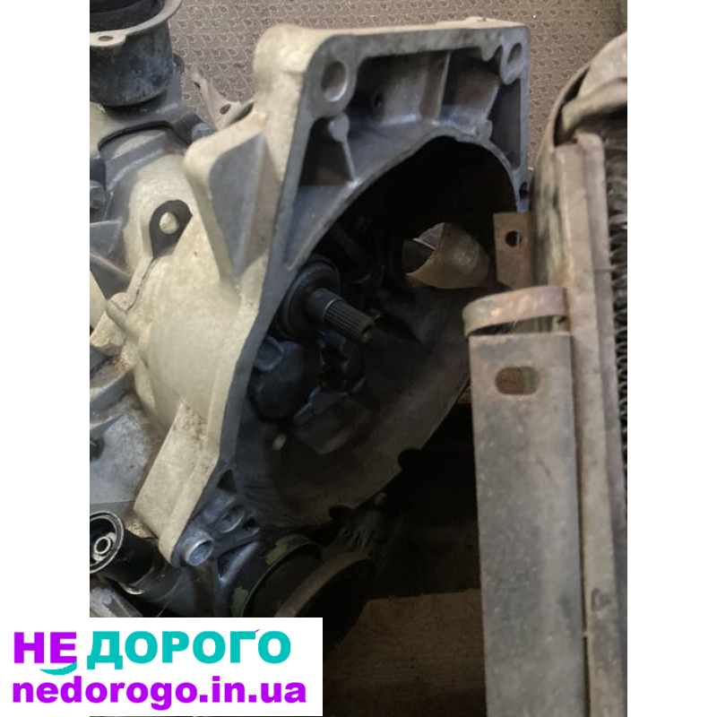 Коробка для гольфу Volkswagen Golf, модель GTI, 2019 рік, 2.0 літра бензиновий двигун.