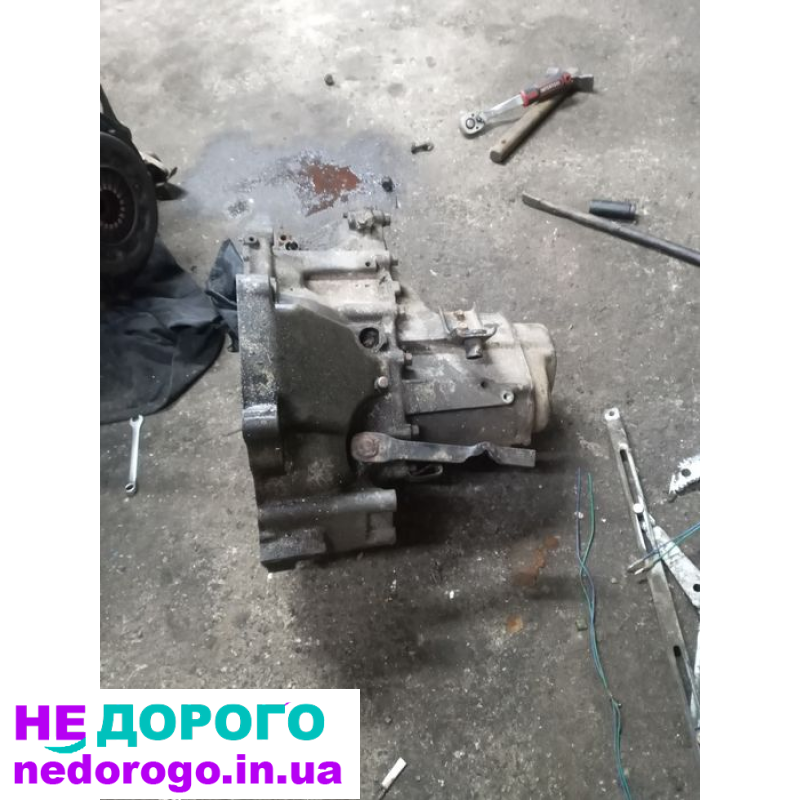 Коробка передач кпп Мазда 626 1.6 бенз 1988 рік.