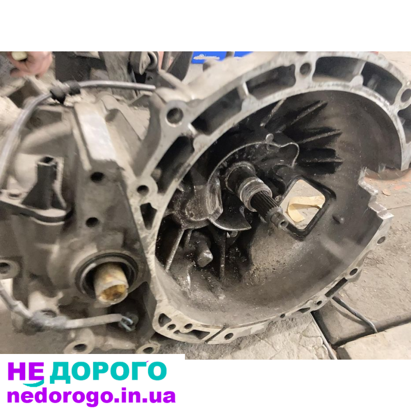 Коробка передач механіка Mazda 5 1.8 бензин 2006 рік.
