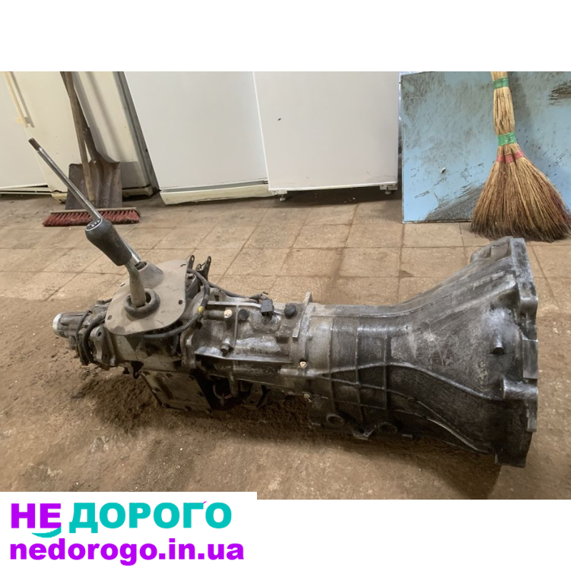 Коробка з роздаткою для Mitsubishi Pajero, модель V5MT1, 2005 рік, об'єм двигуна 3.2 л, паливо - дизель.