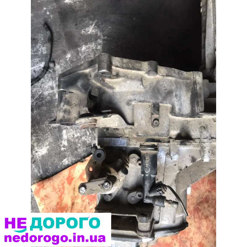 КПП Volkswagen Transporter T-4 2,4 Д / 1,9 Д / ТД (Харків) - коробка передач для автомобіля Volkswagen Transporter T-4 з двигунами об'ємом 2,4 літра, працює на дизельному паливі.