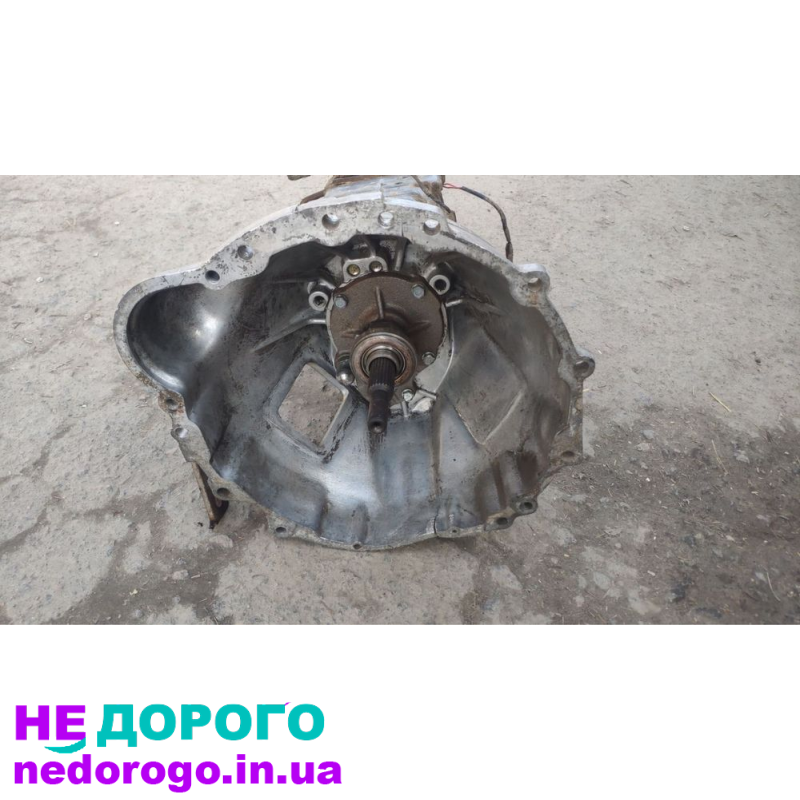 МКПП Isuzu Midi 1992 2.0i - назва агрегату, модель, рік випуску, об'єм двигуна та тип палива.
