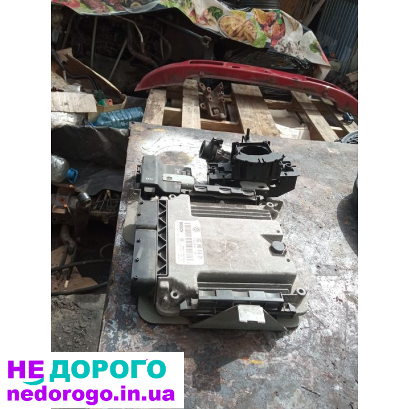 Блок управління двигуном для Volkswagen Caddy 3 1.9 TDI, випущений в Україні. Назва: Блок управління двигуном, модель: Volkswagen Caddy 3, рік випуску: український, об'єм двигуна: 1.9 TDI.