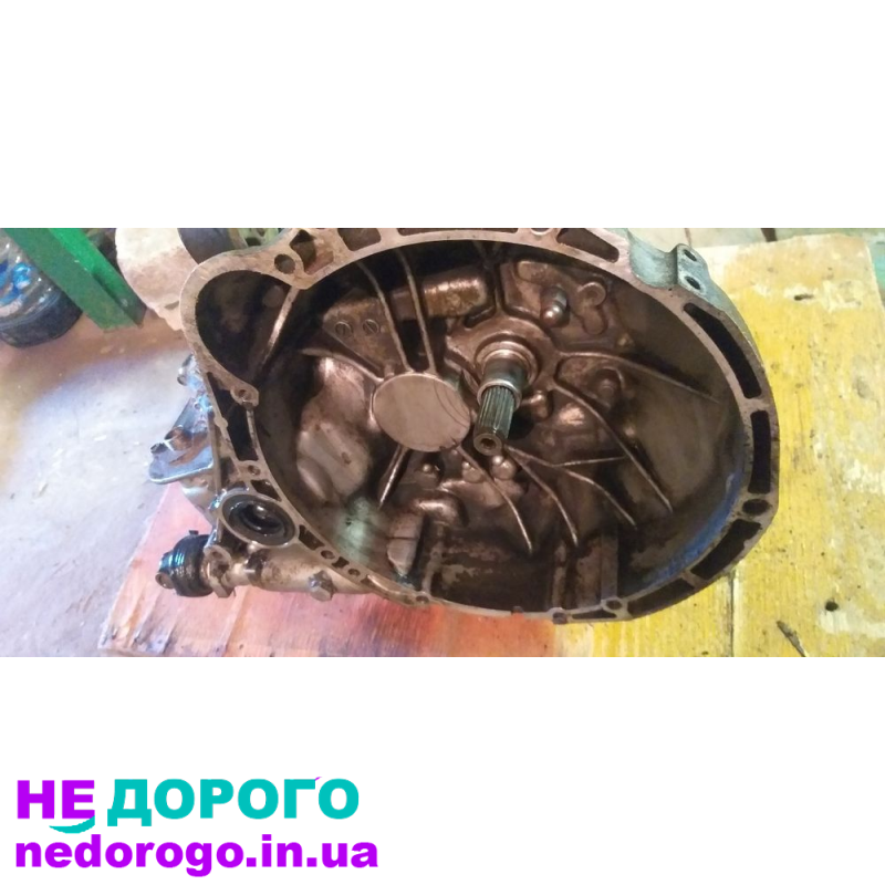 Двигун Nissan Bluebird 2.0 дизель, КПП 5, полуосі 1.8 бензин, випущений в Україні.