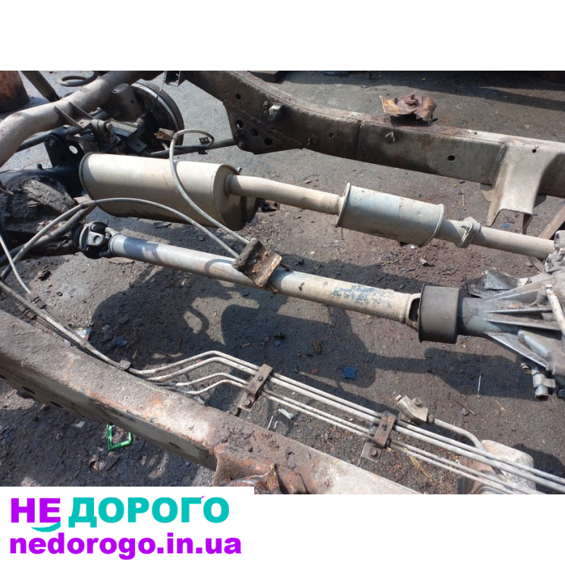 Міст Nissan Terrano 2 задній, коробка передач механічна, роздаткова коробка повнопривідна, ходова частина незалежна, двигун дизельний, об'єм 2.7 л.