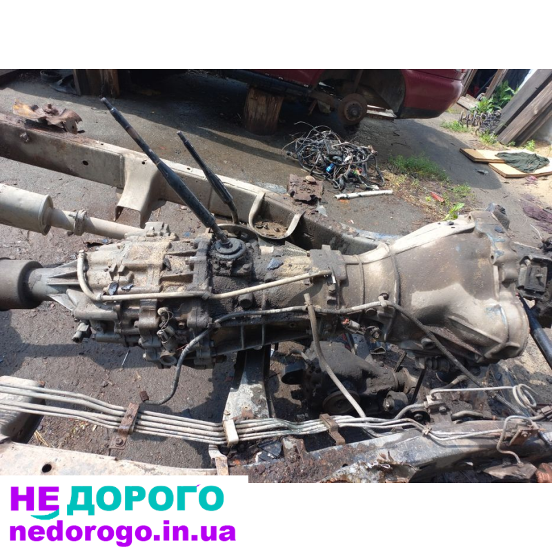 Міст Nissan Terrano 2 задній, коробка передач механічна, роздаткова коробка повнопривідна, ходова частина незалежна, двигун дизельний, об'єм 2.7 л.
