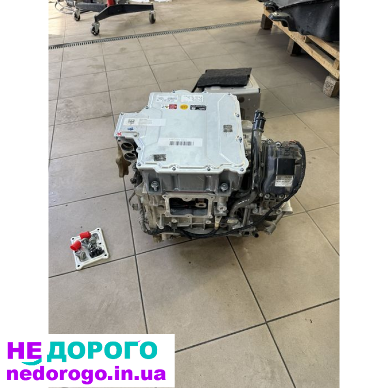Передній мотор Audi e-tron 55 2019: Електричний агрегат, 55 модель, 2019 рік, об'єм двигуна - електричне паливо.