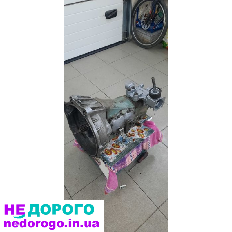 Коробка 113 для Mercedes T1, відмінний стан, українська мова, агрегат, модель, рік, об'єм двигуна, паливо.