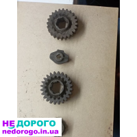 Продам шестерні. Дві приводу насоса, дві з КПП