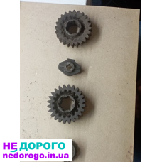 Продам шестерні. Дві приводу насоса, дві з КПП