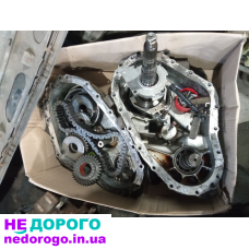 Розбір коробки Kia Sorento BL (2006-2009): двигун 2.5 л дизель, передня панель, бампер передній, фари, кришка багажника.