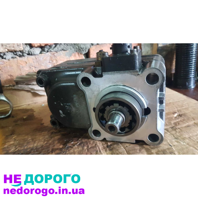 Роздатка ZF, модель 6S850, 2015 рік, об'єм двигуна 4.0 л, дизель. Редуктор PTO, КОМ, гідравліка в комплекті.