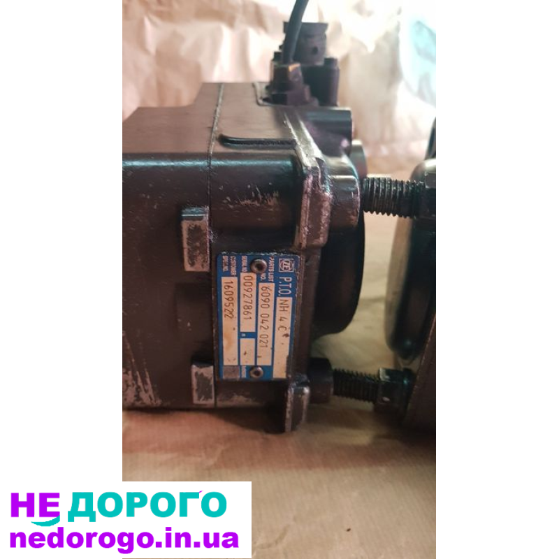 Роздатка ZF, модель 6S850, 2015 рік, об'єм двигуна 4.0 л, дизель. Редуктор PTO, КОМ, гідравліка в комплекті.
