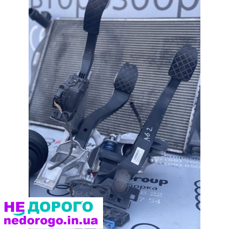 Свап Механіки Audi A6 C6 2.0 TDI 2.4 FSI: двигун 2.0 TDI, 2008 рік, дизель; двигун 2.4 FSI, 2008 рік, бензин.