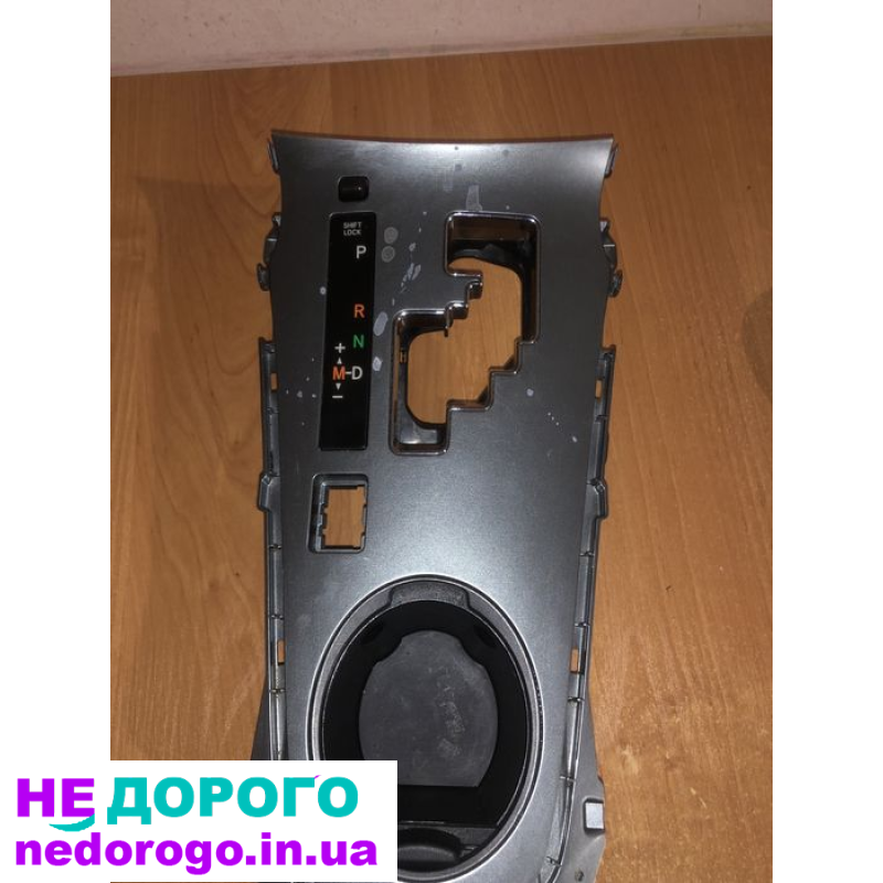 Центральна консоль коробки передач  для Toyota avensis