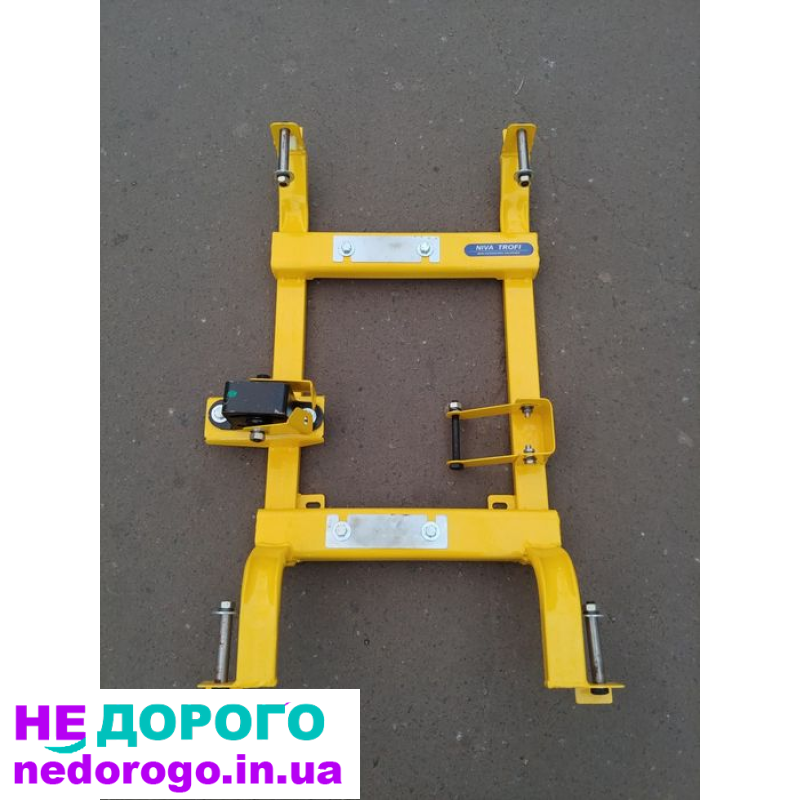 Подрамник на Ниву 2121, відв'язка раздатки, рік 2005, об'єм двигуна 1.7, бензин.