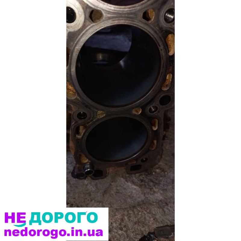 Блок двигуна Mitsubishi Pajero 3.5 6G74, 1997 рік, об'єм 3.5 л, бензин.