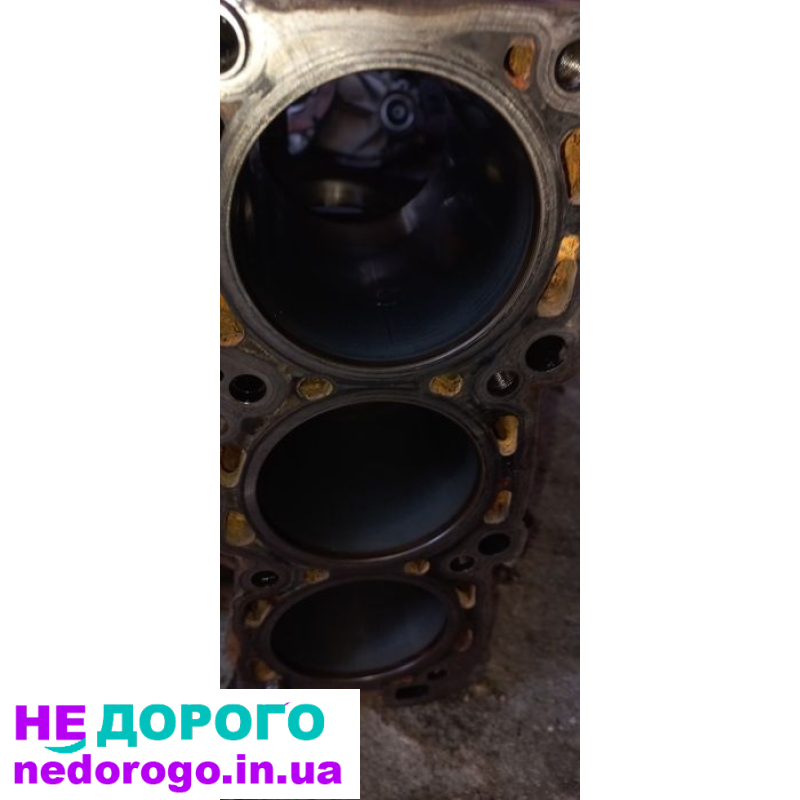 Блок двигуна Mitsubishi Pajero 3.5 6G74, 1997 рік, об'єм 3.5 л, бензин.