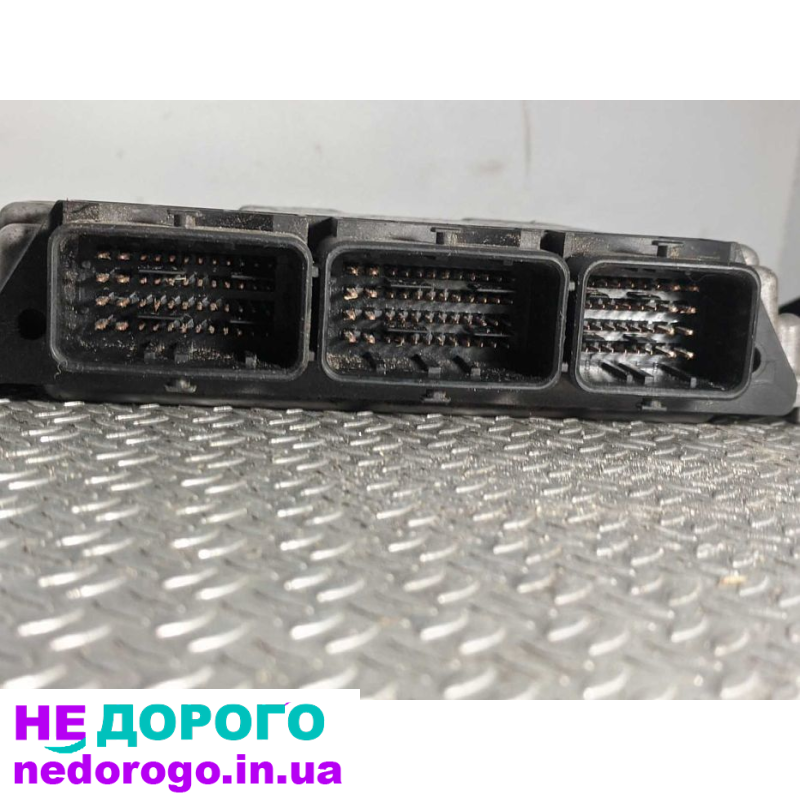 Блок керування двигуном Renault Trafic Opel Vivaro. Електронний блок, 2015 рік, 2.0 літра дизель. Відмінна робоча станція для управління двигуном.