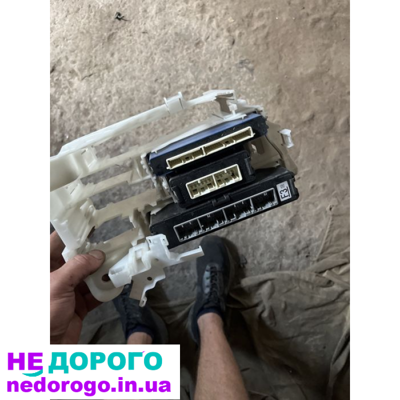 Блок керування двс Toyota Prius-30 и многое другое