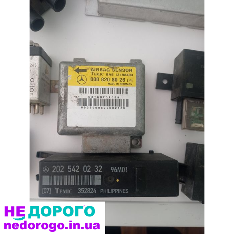Блок Mercedes W202 C180 M111 - агрегат для автомобіля, випущений у 1990-х роках, з об'ємом двигуна 1.8 літра, працює на бензині.