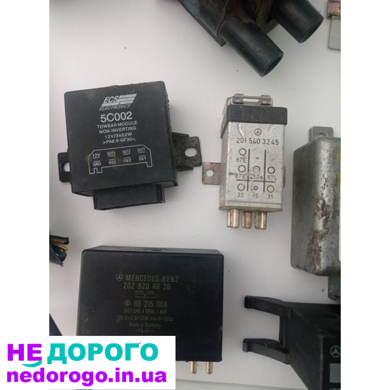 Блок Mercedes W202 C180 M111 - агрегат для автомобіля, випущений у 1990-х роках, з об'ємом двигуна 1.8 літра, працює на бензині.