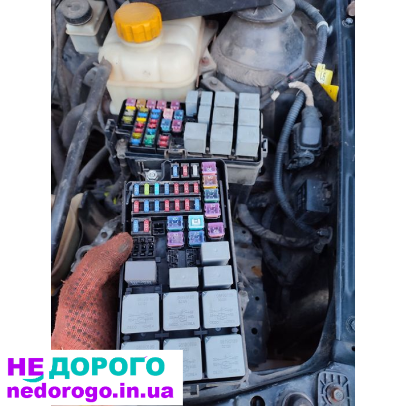 Блок предохранителей Chevrolet Lacetti 1.6/1.8 2004-2011, бензин.