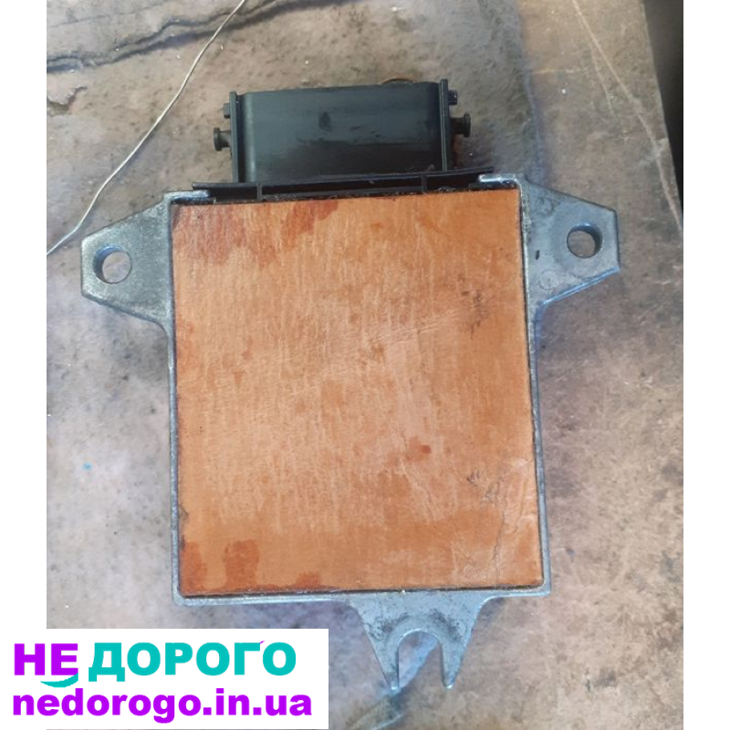 Блок управління АКПП Mazda LF8M189E1 для автомобіля Mazda, випущений у 2008 році, з об'ємом двигуна 2.0 літра на бензині.