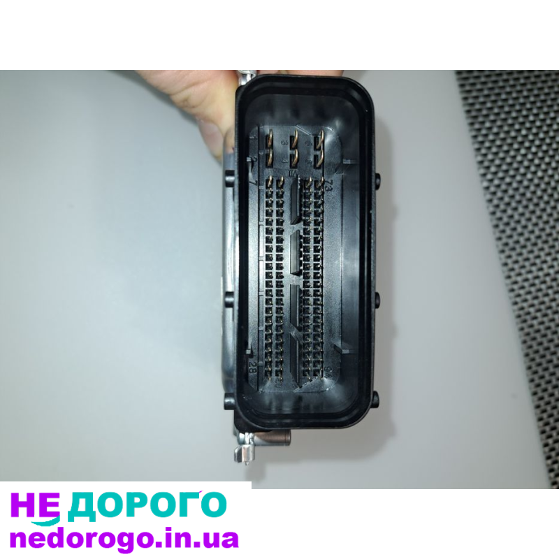 Блок управління Adblue Opel Vivaro B, Renault Trafic 3. 0281032457. Для Opel Vivaro B та Renault Trafic 3, випущений у 2014-2021 роках, з об'ємом двигуна 2.0 літра, працює на Adblue.