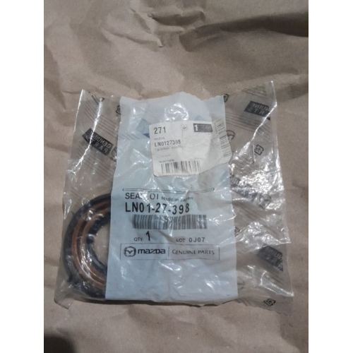 Сальник коробки Mazda CX-7, оригінал, 2007 рік, 2.3 літра, бензин. Сальник коробки Mazda CX-7, оригінал, 2007 рік, 2.3 літра, бензин.