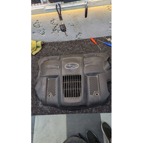 Кришка мотору Subaru forester 2.5 Кришка мотору Subaru forester 2.5