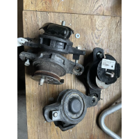 Подушки мотора Subaru Forester 2015 2.0 бензин Подушки мотора Subaru Forester 2015 2.0 бензин