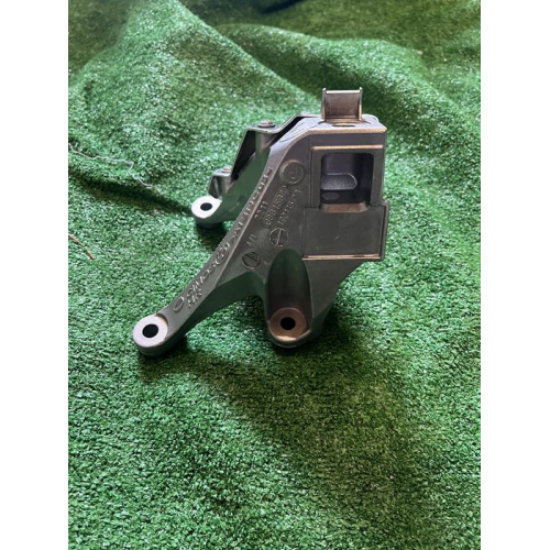 Кронштейн лапа  мотора бмв двигателя бмв г30 г11 г32 bmw g30 g11 g32