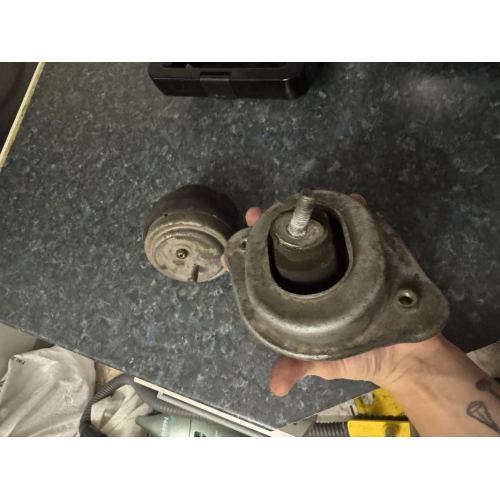 Подушки мотору для BMW 330xd E46 з двигуном M57, випущені в Україні.