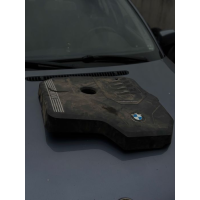 Крышка мотора BMW G20 с дефектом