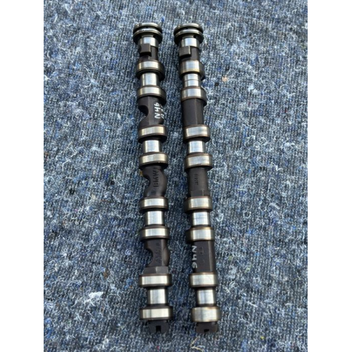 Розпредвал випускний та впускний для двигуна N46 2.0 бензин BMW E46 2004 року.