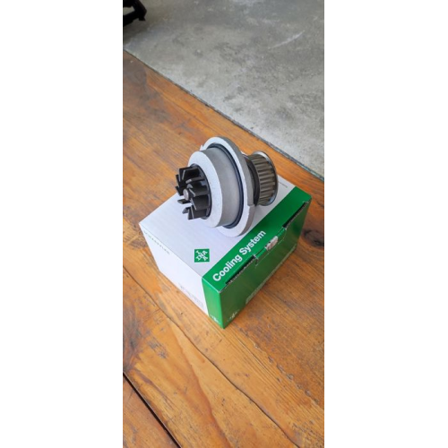 Продам нову помпу на Daewoo Lanos 1.5