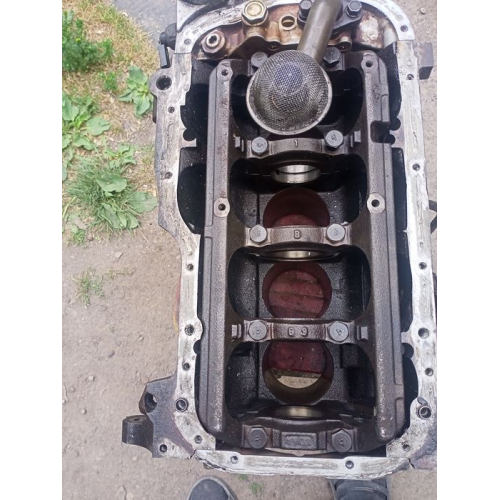 Блок двигуна Mitsubishi 4G92, модель 4G92, рік випуску 1991, об'єм двигуна 1.6 літра, паливо - бензин. Блок двигуна Mitsubishi 4G92, модель 4G92, рік випуску 1991, об'єм двигуна 1.6 літра, паливо - бензин.